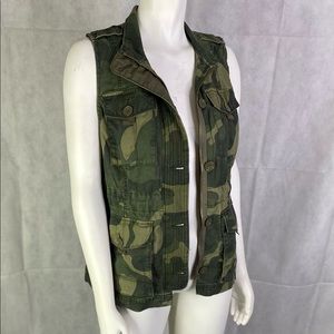 CAMOUFLAGE VEST W/ POCKETS